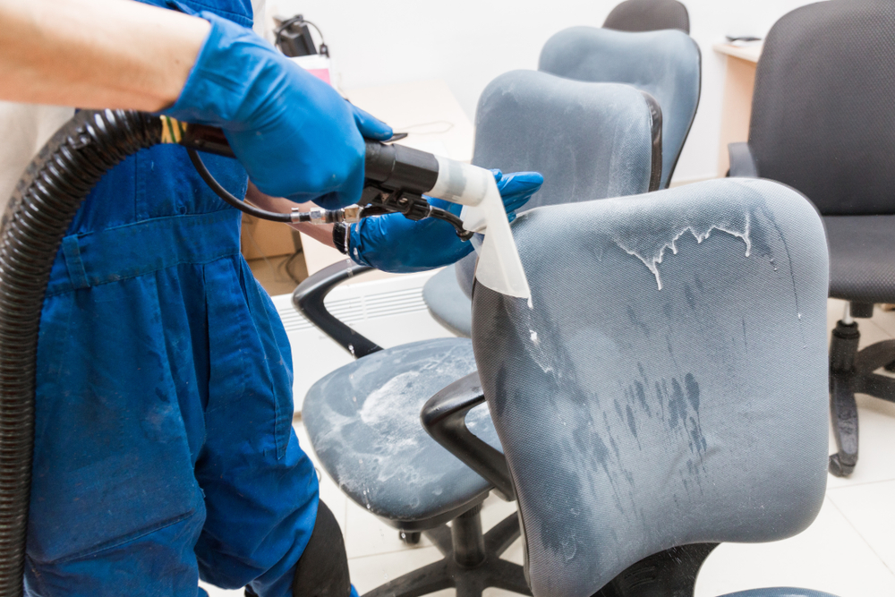 نظافت، تعمیر و نگهداری صندلی اداری در دوام آن‌ها موثر است
